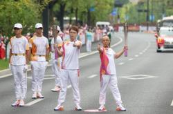 亚运火炬在宁波传递 吉利银河L7、领克09全程带电护航