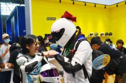 科技与生活的融合 头盔屏首现2023重庆摩博会