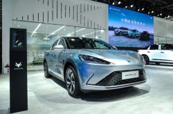 定位中大型纯电轿车 极狐阿尔法S5官图发布