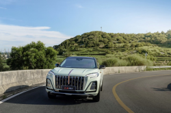 登高览天地 新红旗HS5澎湃动力助你自由出行