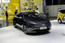 2023广州车展丨9.38万元起 五菱首款超A级家轿五菱星光开启预售