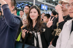 2023广州车展丨金晨亲手交付“超级爆品” 广州车展百人喜提智己LS6