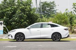 上市丨市区工况油耗3.81L 福特蒙迪欧大马力E-混动版售价18.98万元起