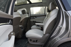 箭头直指理想L8？ 荣威RX9动态感受