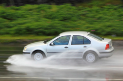 人保车险|暴雨来袭，车险如何守护你的座驾？