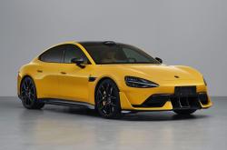 小米SU7 Ultra量产版首发并开启预售 预售价81.49万