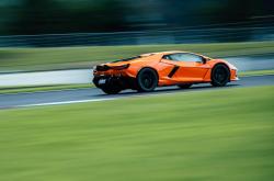 新牛皇降临 兰博基尼Revuelto南意试驾