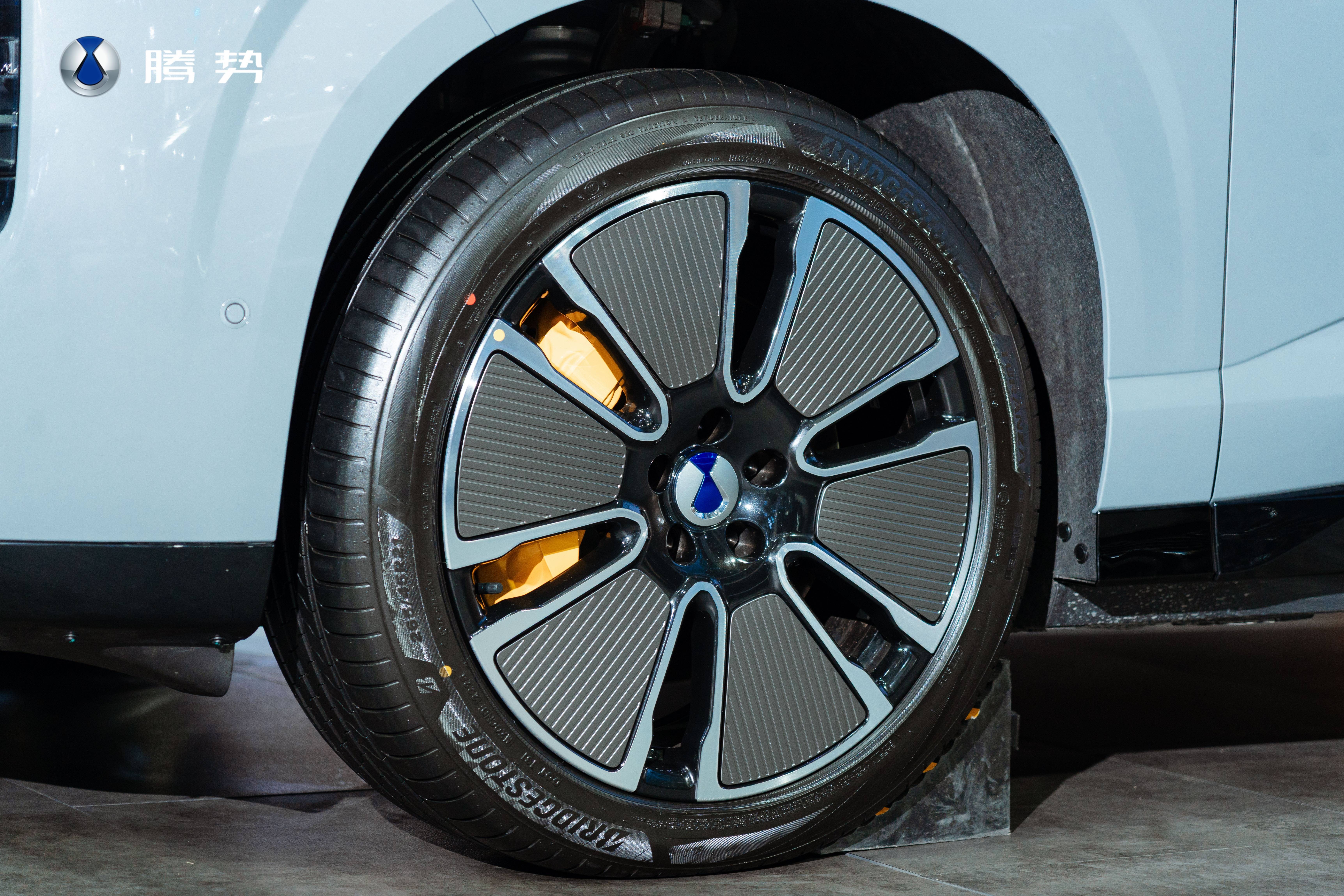 腾势N8L开启预售 预售价31.98-34.98万