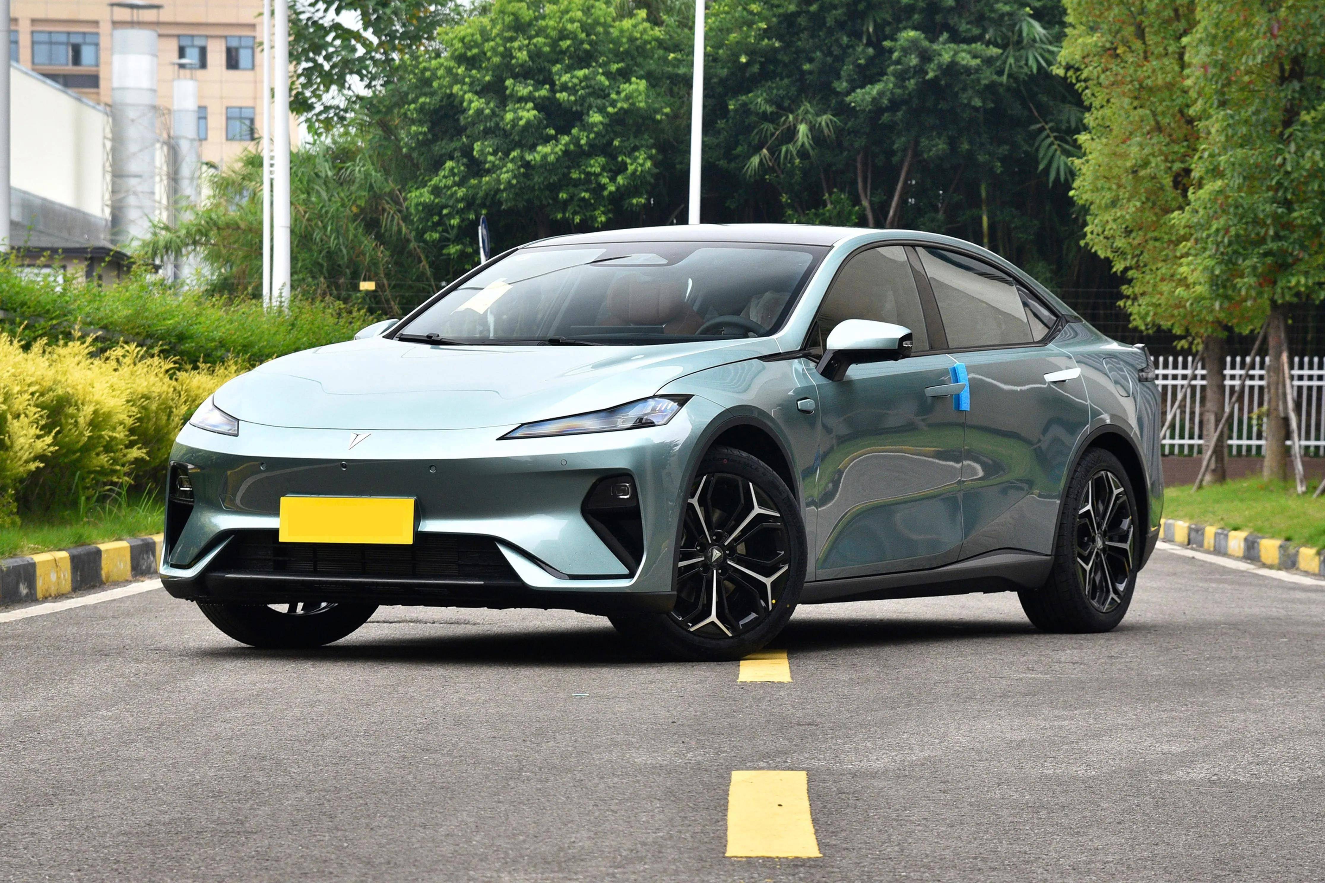 深蓝L06开启预售 限时权益价13.99-16.19万