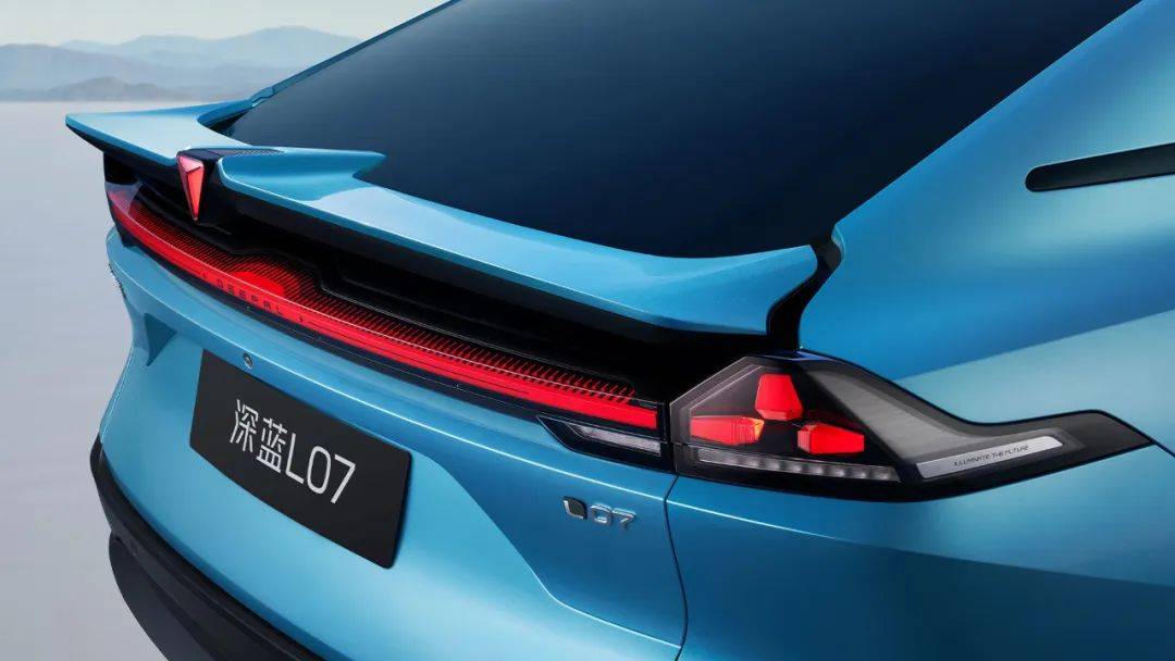 深蓝L06开启预售 限时权益价13.99-16.19万