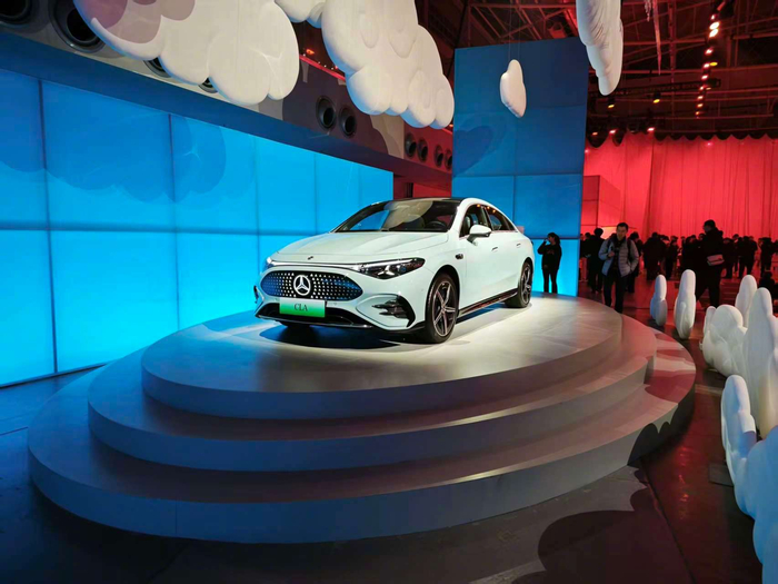 全新纯电奔驰CLA上市 售价为24.90-29.99万