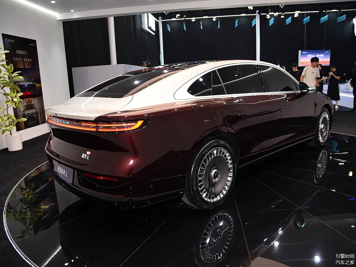 岚图追光L正式上市 售价27.99-30.99万