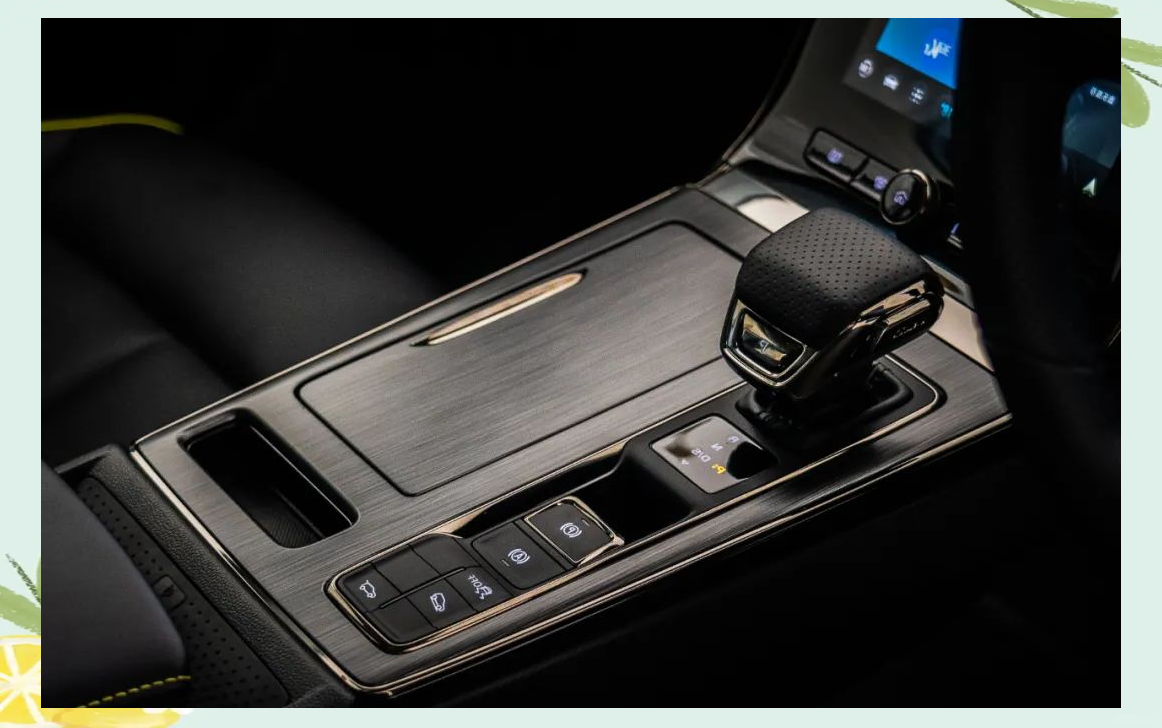 外观和内饰都变得更运动 新款荣威RX5 PLUS到店实拍